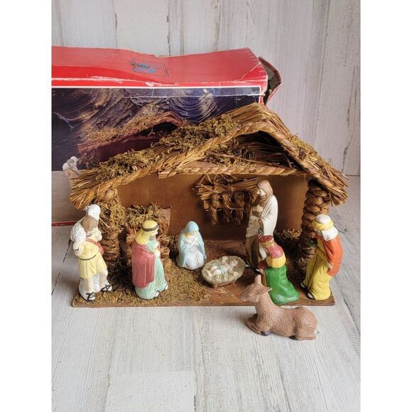 Studio 5 porcelain nativity set wood stable Xmas - Picture 1 of 13